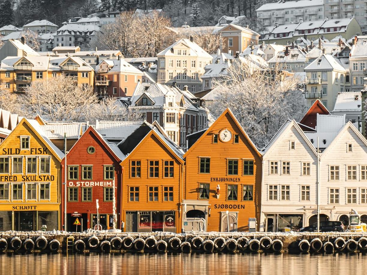 Norwegia. Gdzie szukać ochłody w Bergen? Miejskie kąpieliska i rejsy po fiordach