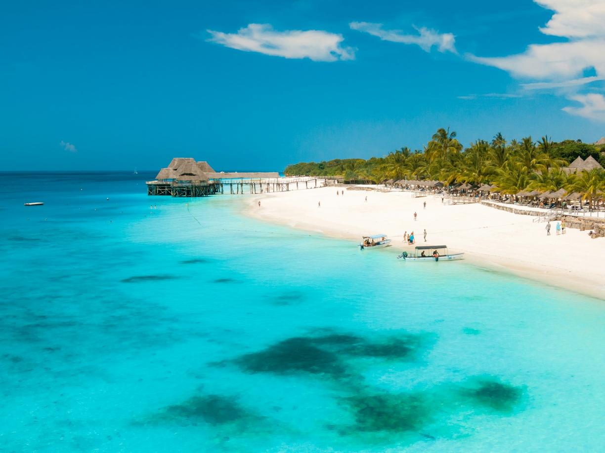 Zanzibar. Ceny w Kendwie 2025/26: Ile kosztuje obiad na plaży, drink i wycieczka?