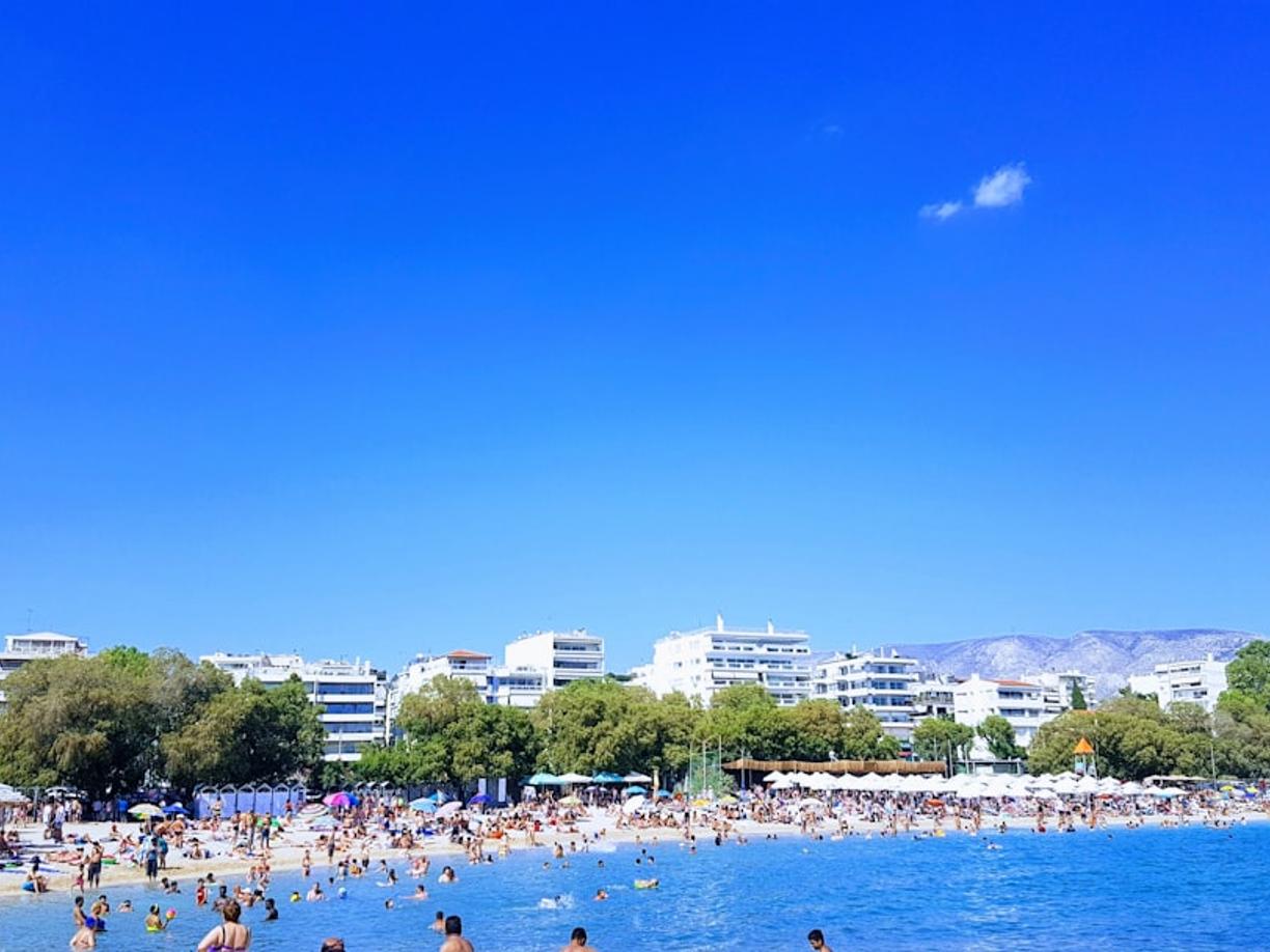 Piaszczysta plaża w Atenach