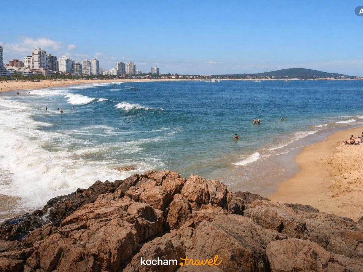 Ilustracja do tematu: Urugwaj. Punta del Este i różnice między wzburzoną plażą Brava a spokojną Mansa