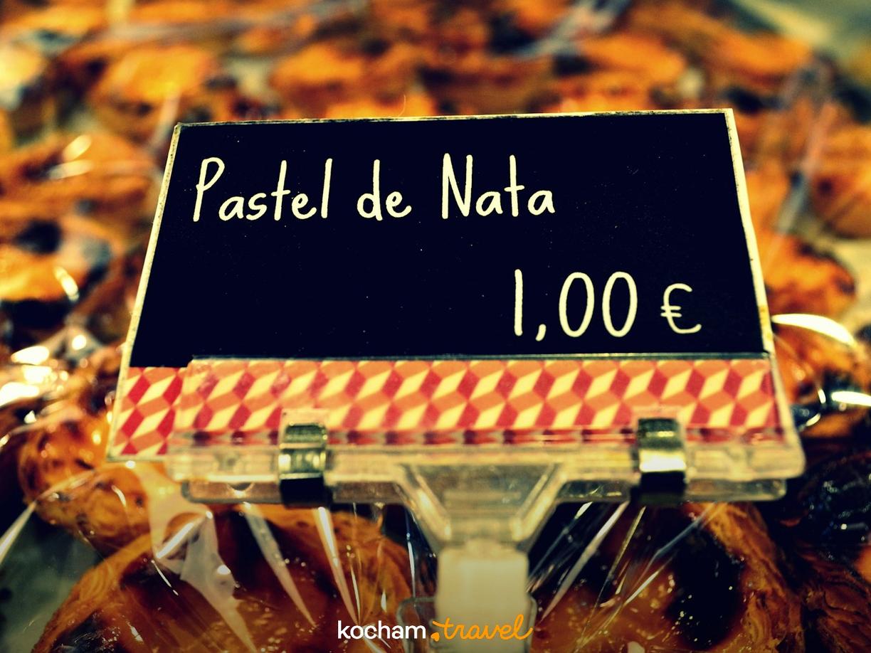 Wyśmienite portugalskie ciastka Pastel de Nata, cena 1 euro.