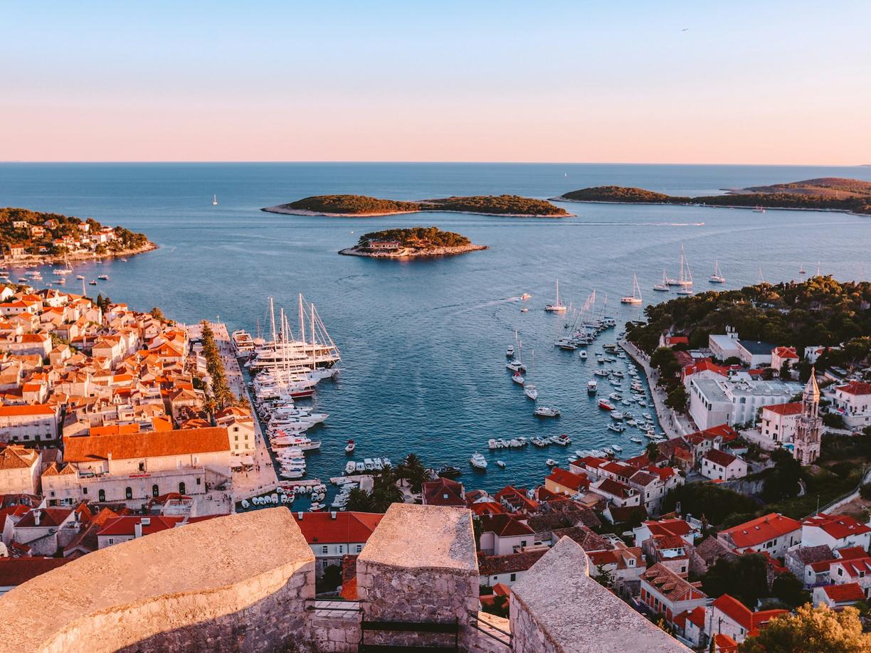 Chorwacja. Co zwiedzić w Makarskiej i okolicach? Park Biokovo, Omiš i wyspy Hvar i Brač
