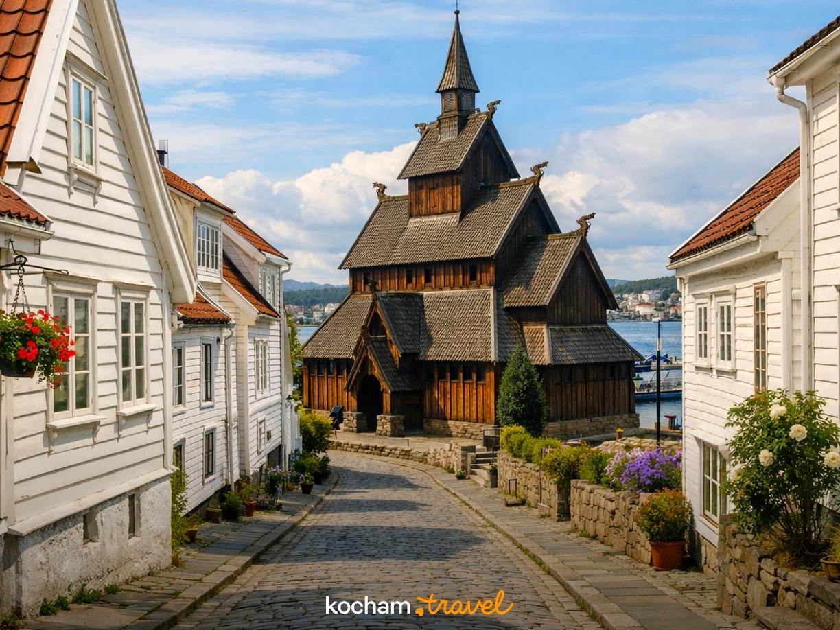 Ilustracja do tematu: Gotowy pomysł na urlop w Norwegii szlakiem zabytkowej drewnianej architektury w Stavanger