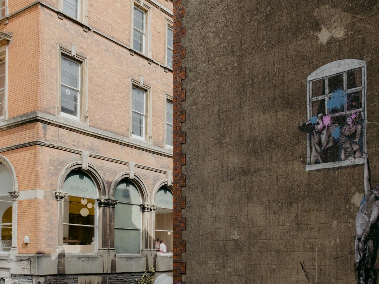 Banksy w Bristolu: przewodnik po ulicznych dziełach sztuki i ich lokalizacjach