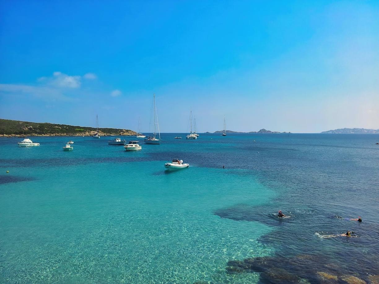 Włochy. Żeglowanie po archipelagu La Maddalena: Jak zorganizować rejs z Olbii?