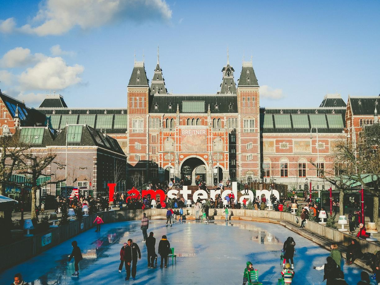 Niderlandy. Plaże w Amsterdamie? Gdzie szukać miejskich plaż i kąpielisk latem.