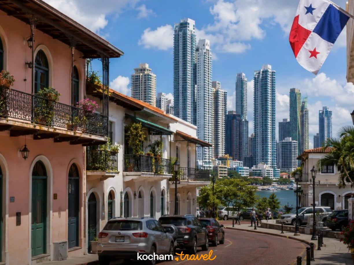 Casco Antiguo w Panamie: zabytkowe budynki i nowoczesne drapacze chmur.