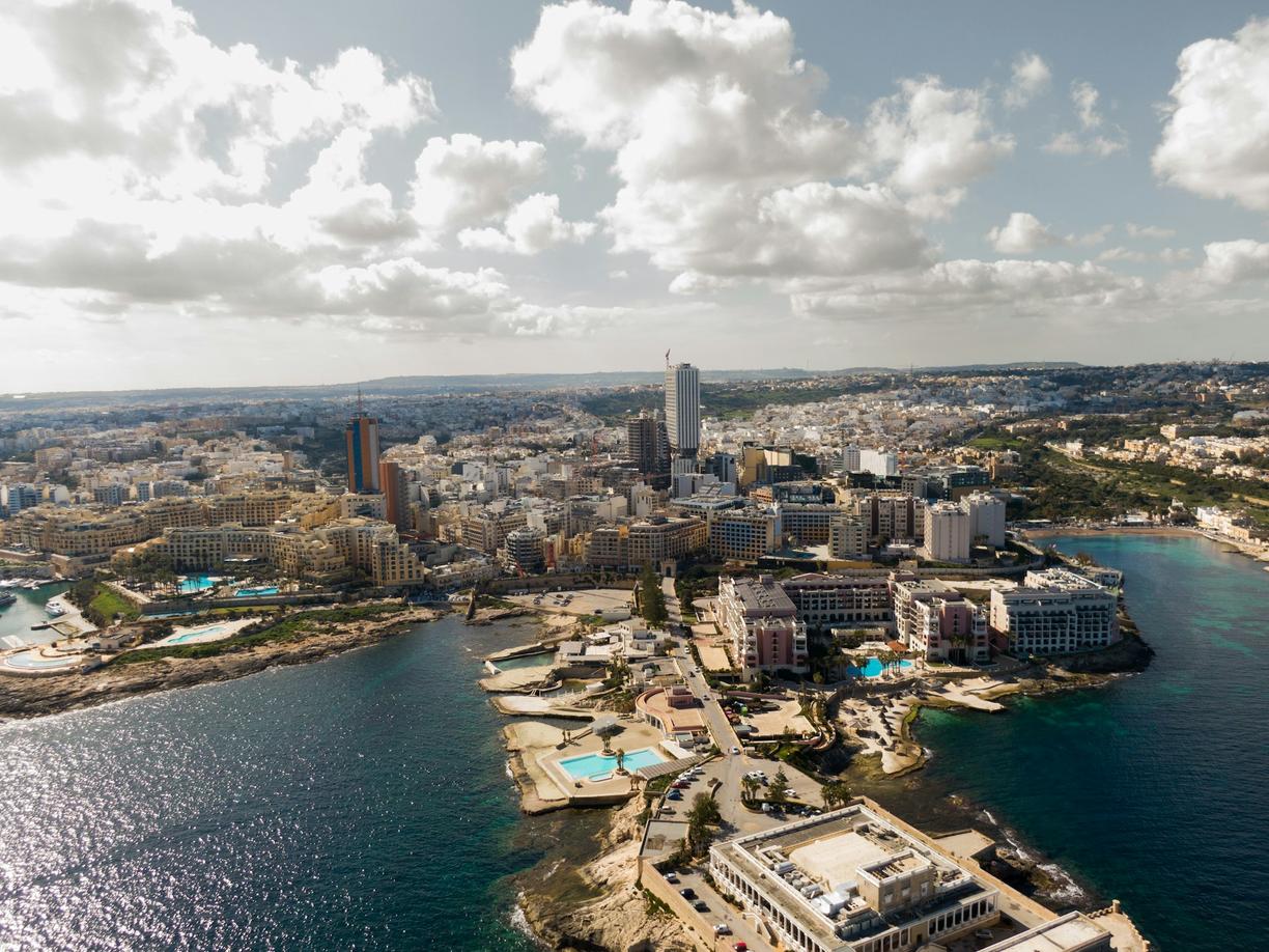 Malta. Sliema: jak dojechać i gdzie spać — przejrzysty plan?