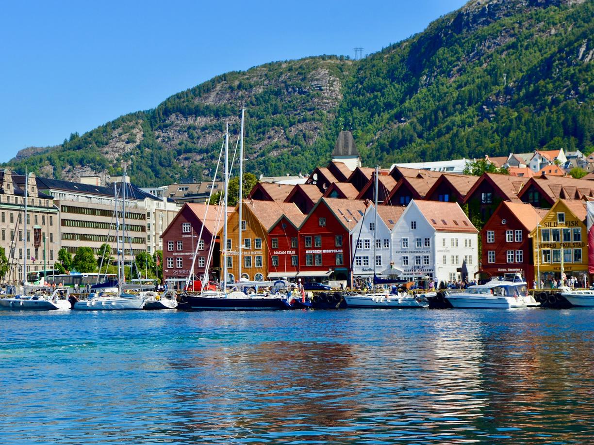 Norwegia. Ceny w Bergen 2025/26: Ile kosztuje wjazd na Fløyen, zupa rybna i piwo?