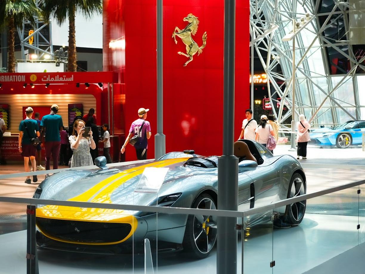 Abu Zabi z dziećmi: Ferrari World, parki wodne i inne atrakcje dla rodzin