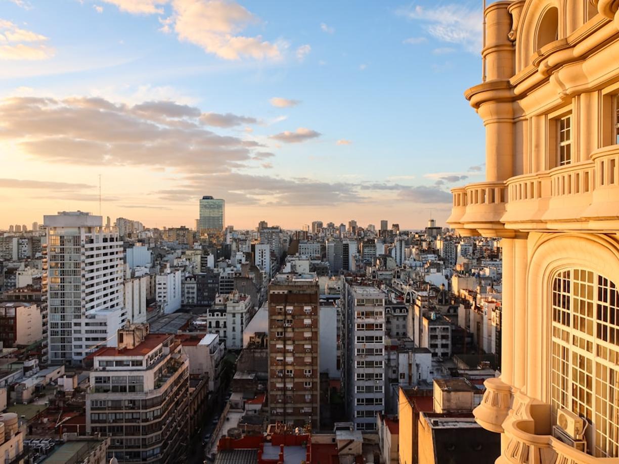 Widok na Buenos Aires z tancerzami tanga