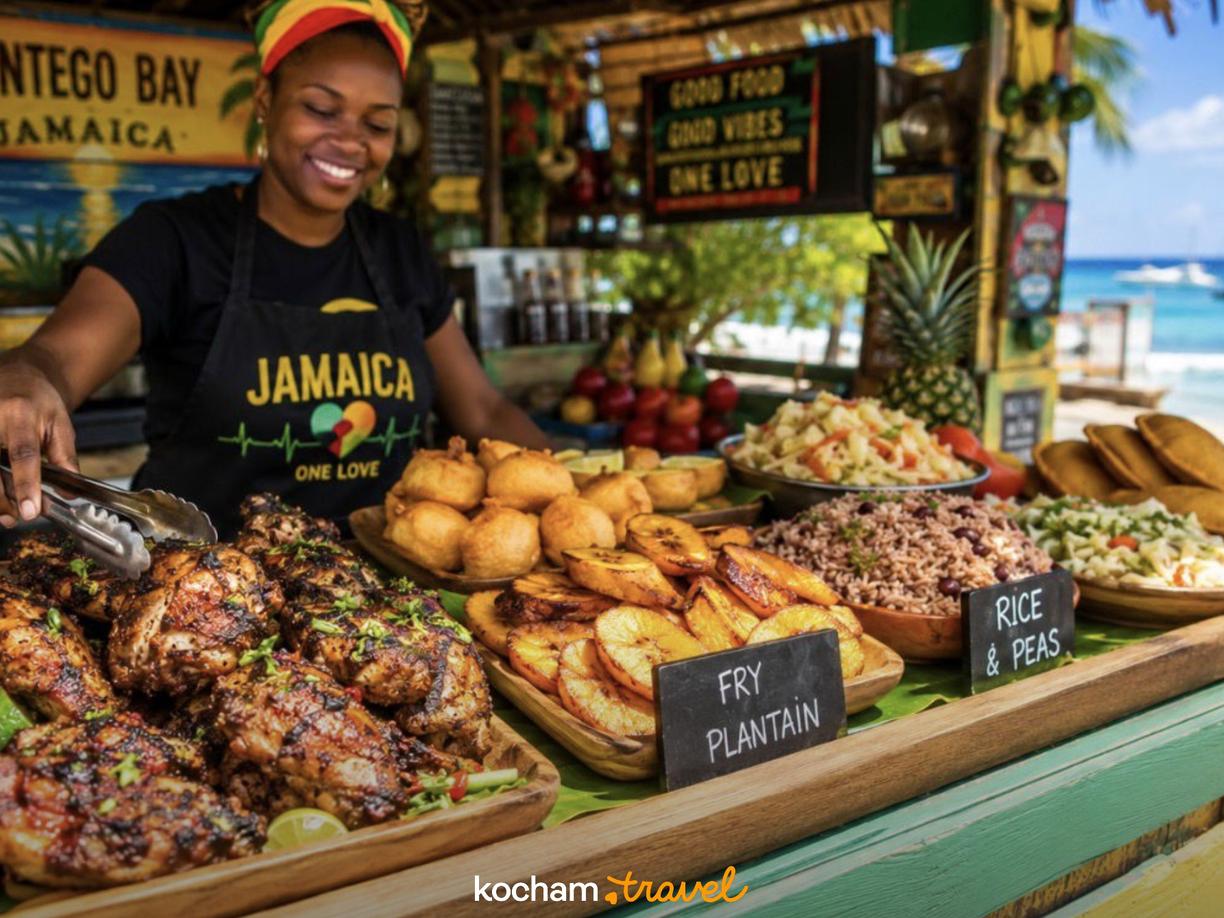 Kobieta serwująca tradycyjne jamajskie jedzenie z Montego Bay na plaży.