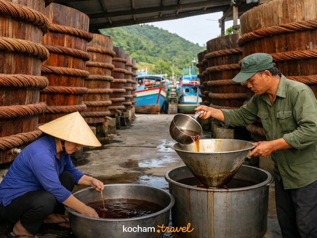Ilustracja do tematu: Wietnam. Tradycyjna produkcja sosu rybnego na Phu Quoc – kulinarna wizytówka wyspy