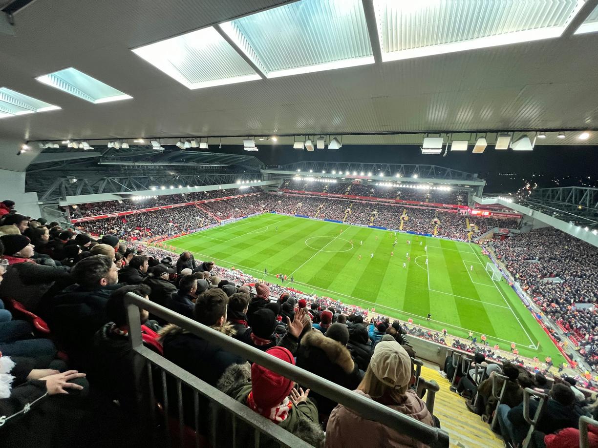 Piłka nożna w Liverpoolu: Jak zwiedzić stadion Anfield i Goodison Park?