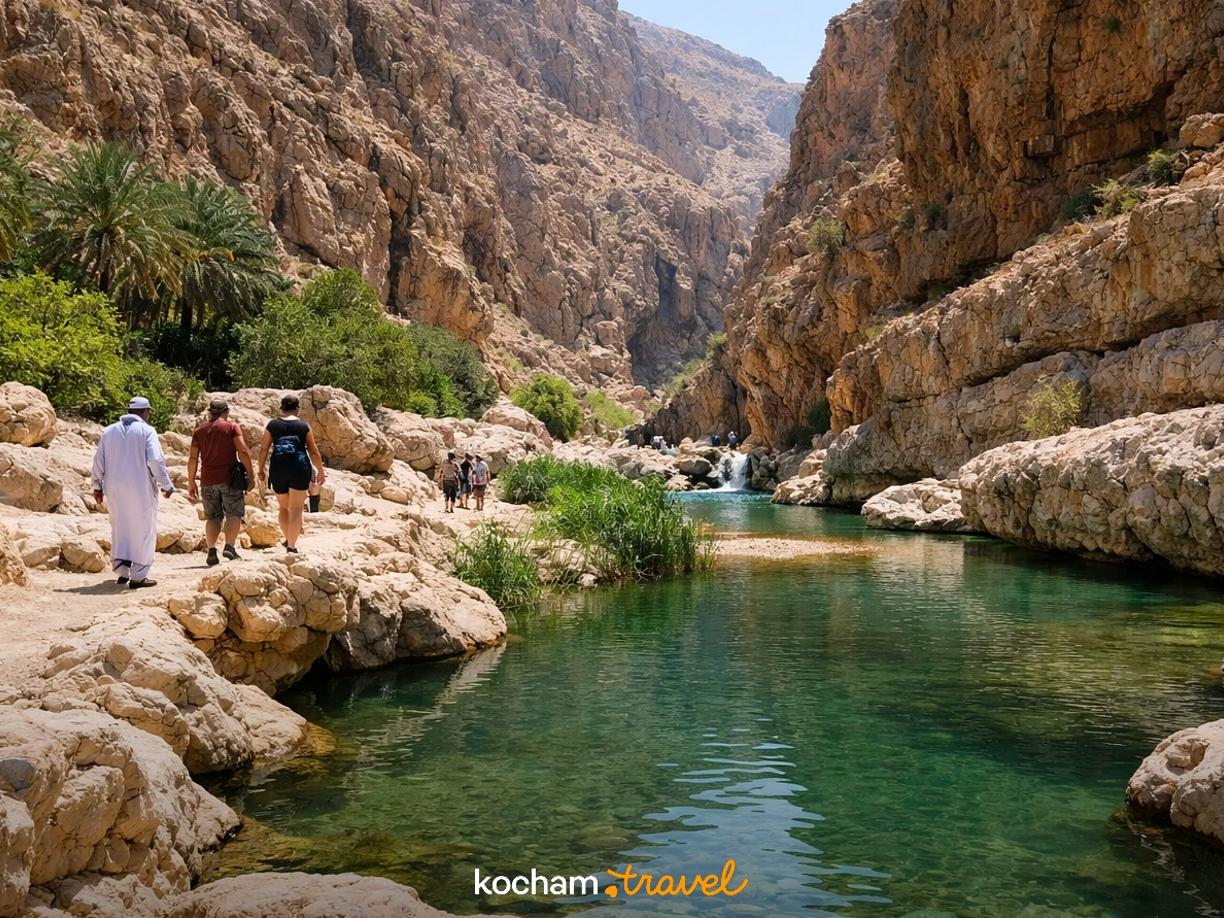 Ilustracja do tematu: Oman. Ile kosztuje wycieczka do Wadi Shab z Sur? Ceny transportu, przewodnika i porady.