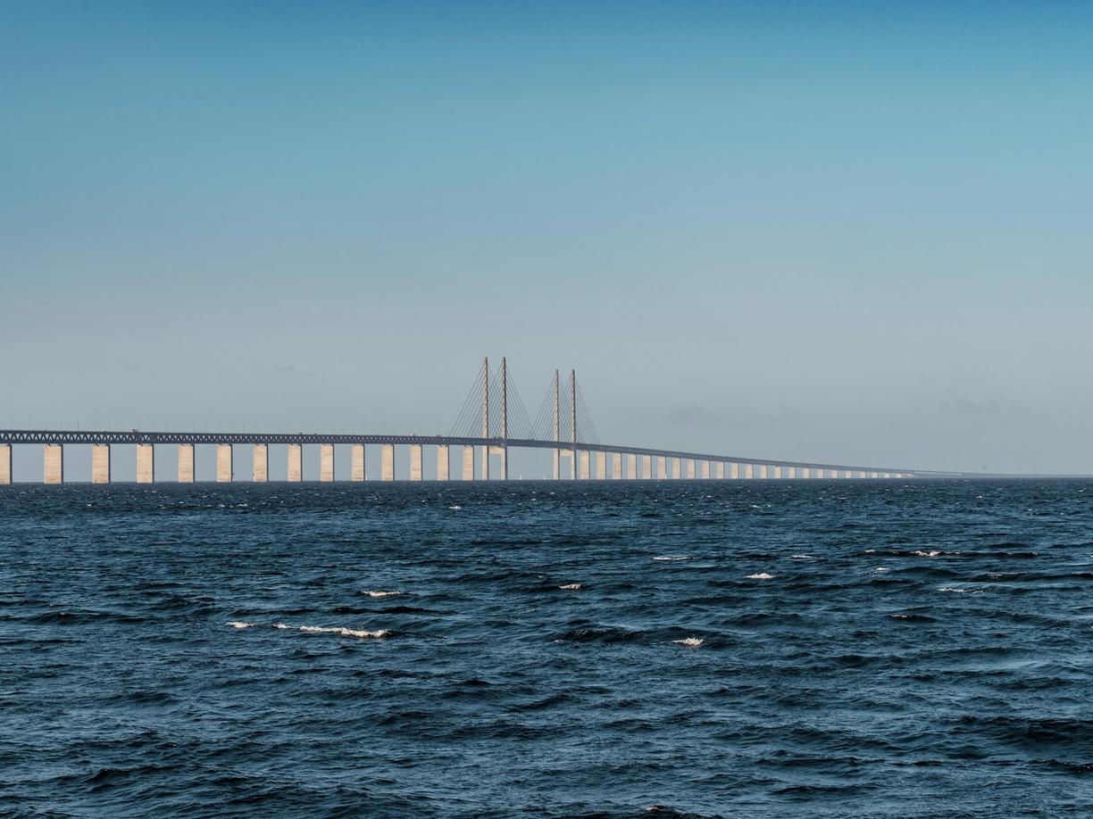Jak dojechać z Malmö do Kopenhagi? Pociąg przez najdłuższy most w Europie