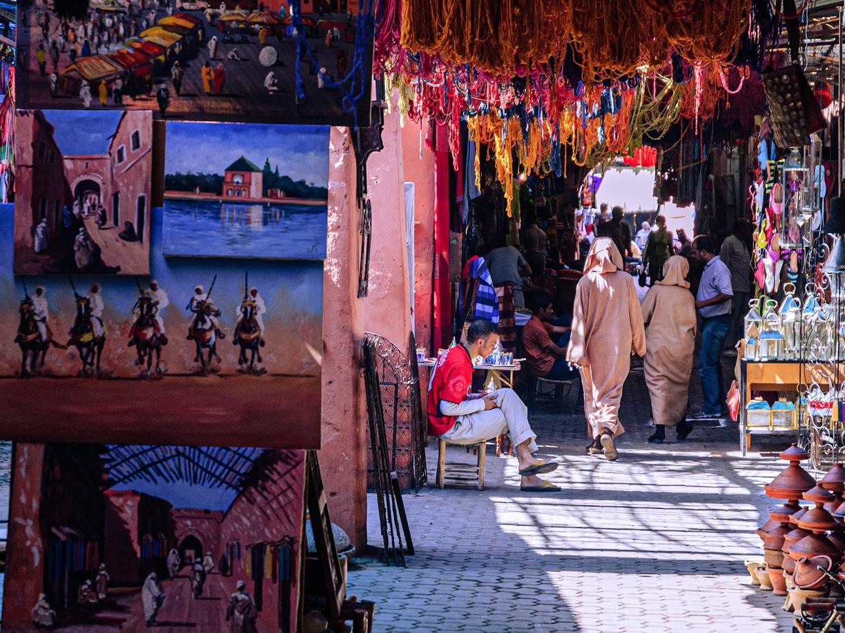 Maroko. Ceny w Marrakeszu 2025/26: Ile kosztuje sok pomarańczowy na Jemaa el-Fna i pamiątki na suku?