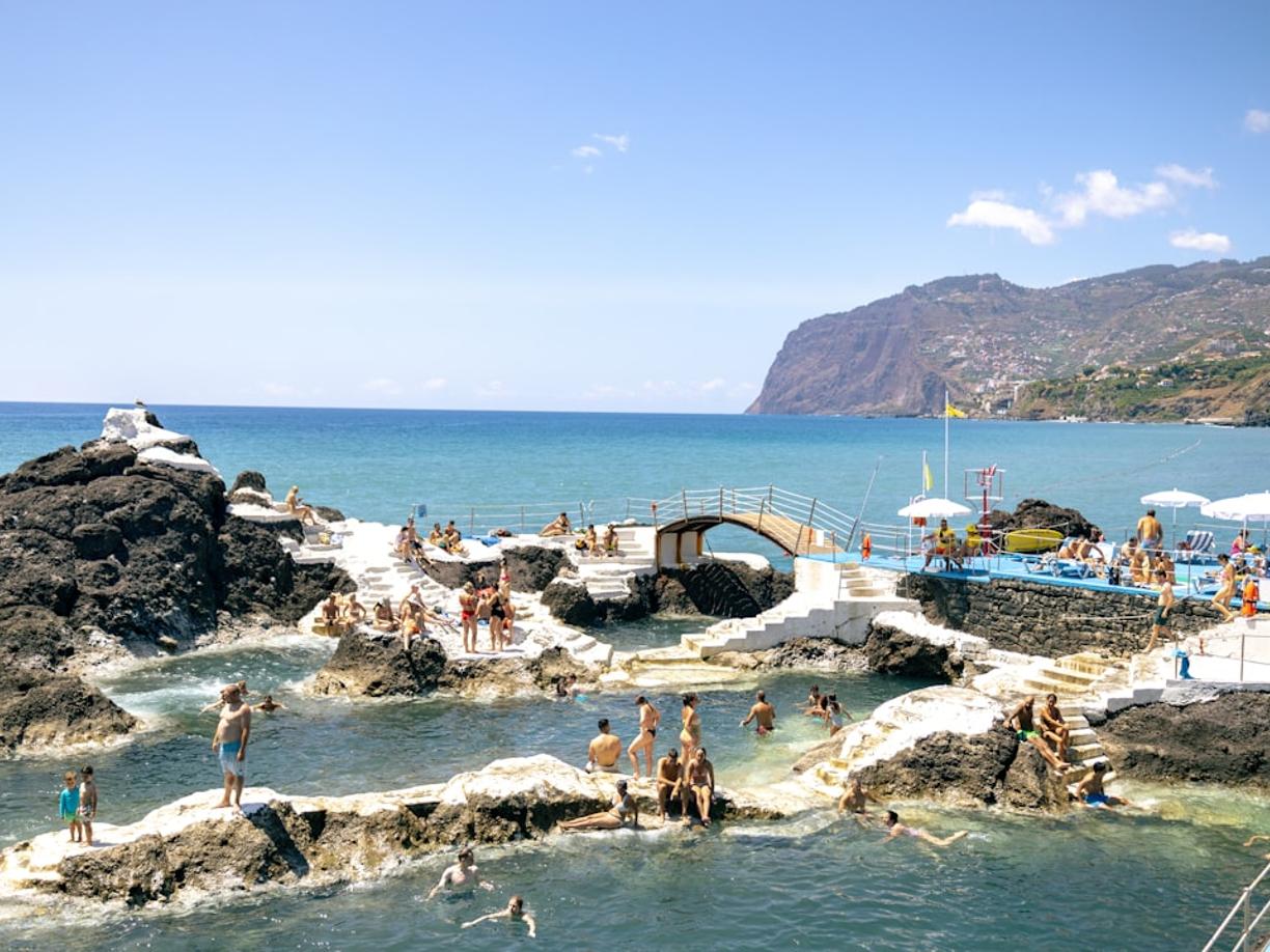 Plaża w Funchal, Madera, w słoneczny dzień