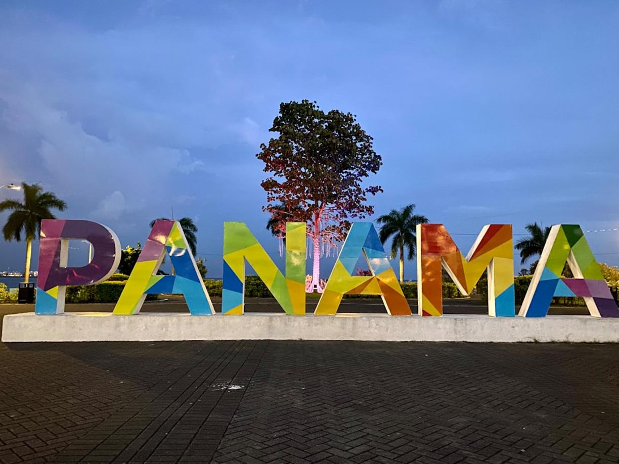 Ceny w Panama City 2025/26: Ile kosztuje wstęp na Kanał Panamski i przejazd Uberem?