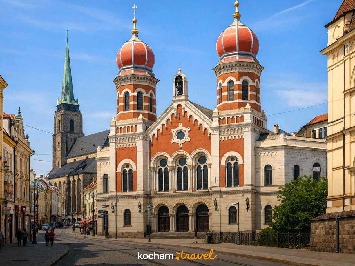 Ilustracja do tematu: City break z Wrocławia: czeskie Pilzno - śladami unikalnej architektury i historii Wielkiej Synagogi