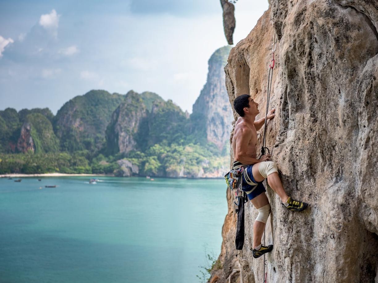 Wspinaczka na Railay Beach: Najlepsze trasy dla początkujących i zaawansowanych