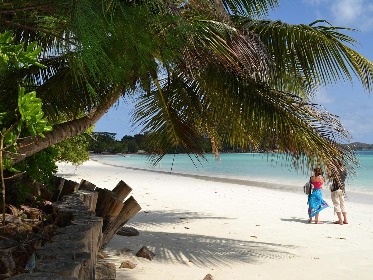 Praslin: jak dojechać i gdzie spać — przejrzysty plan?