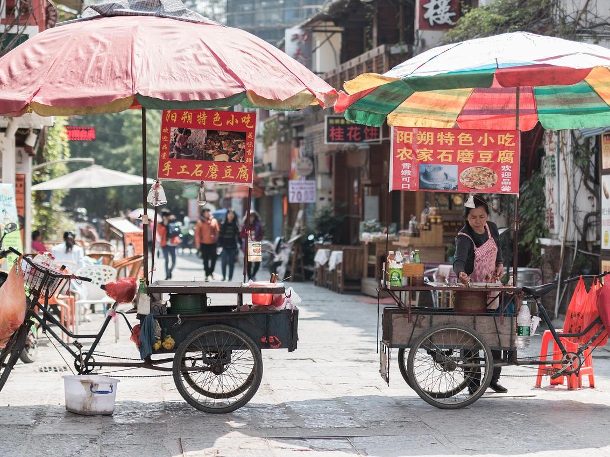 Seminyak: gdzie zjeść — lokalne klasyki i street food?
