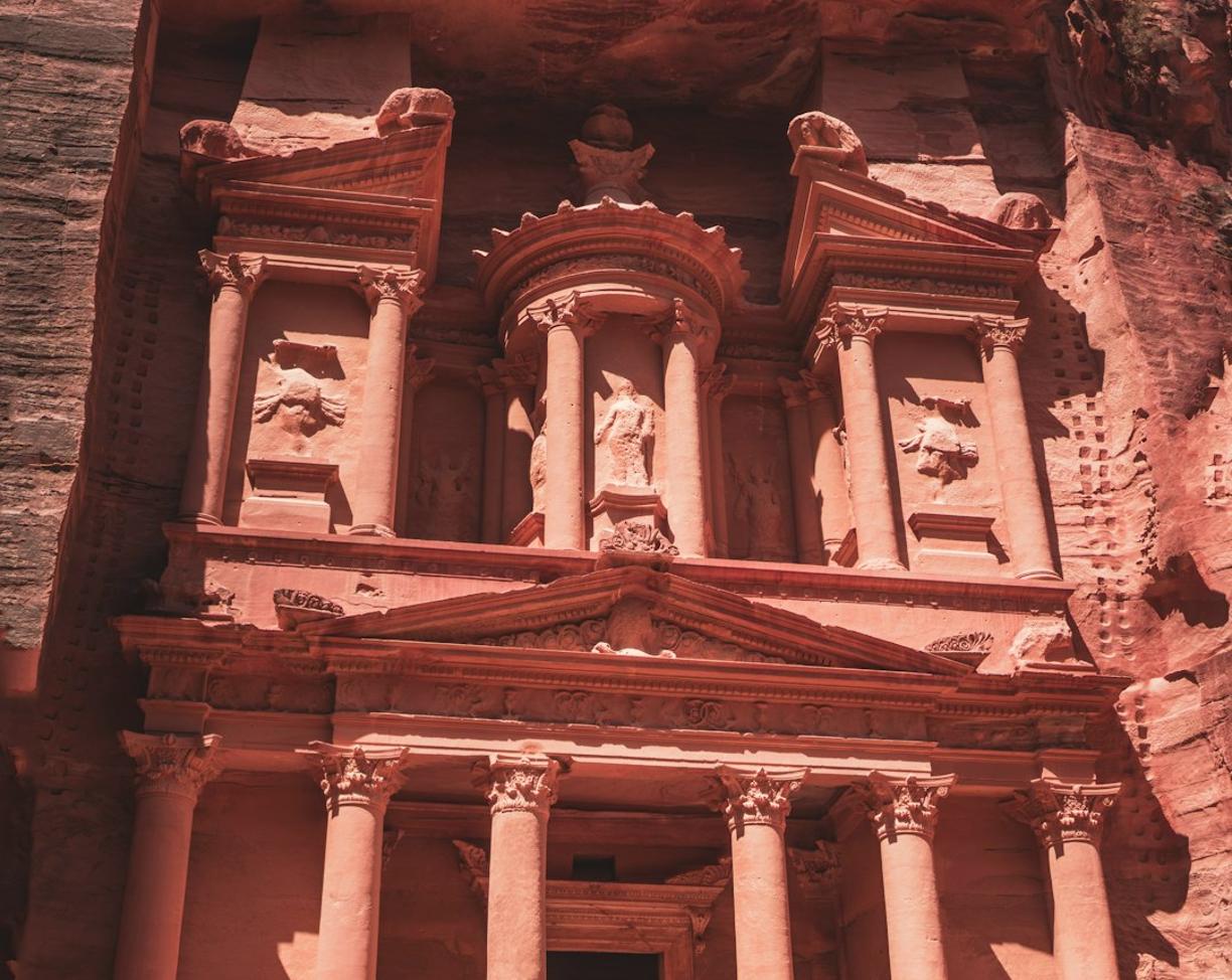 Widok na starożytne miasto Petra w Jordanii