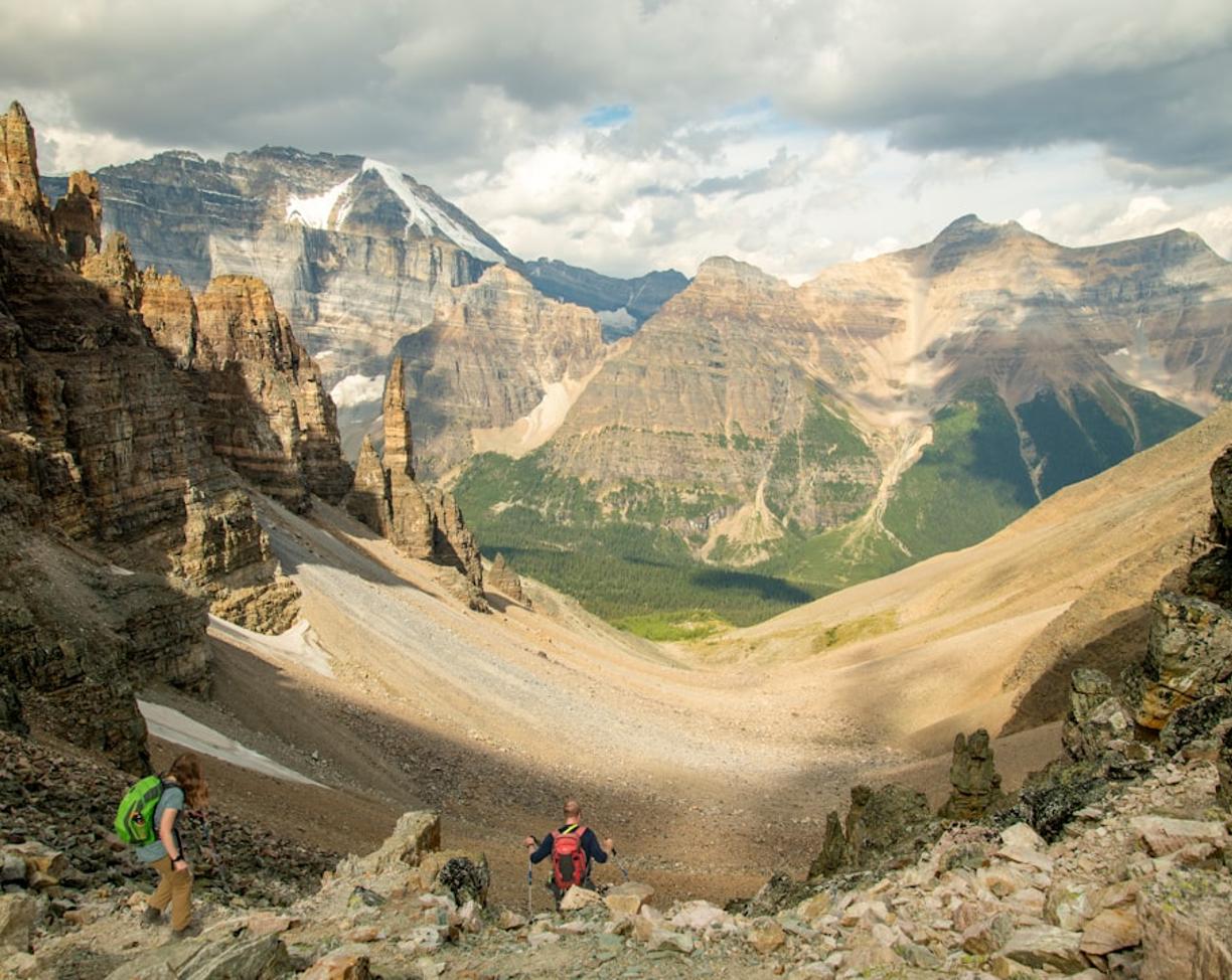 Rodzina na wędrówce w Parku Narodowym Banff