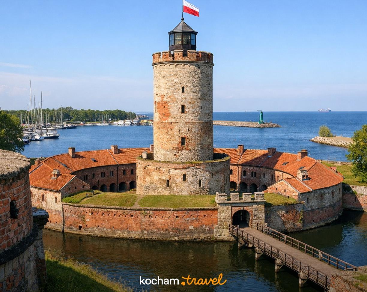 Ilustracja do tematu: Twierdza Wisłoujście. Jak zaplanować zwiedzanie najstarszej fortyfikacji morskiej na polskim wybrzeżu?