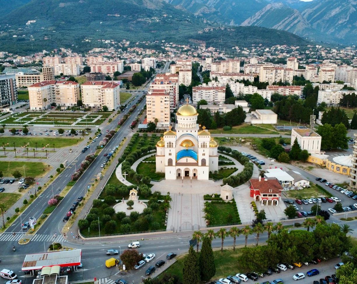 Czarnogóra. Ceny w Barze 2026: Ile kosztuje obiad w konobie, leżaki na plaży i rejs?