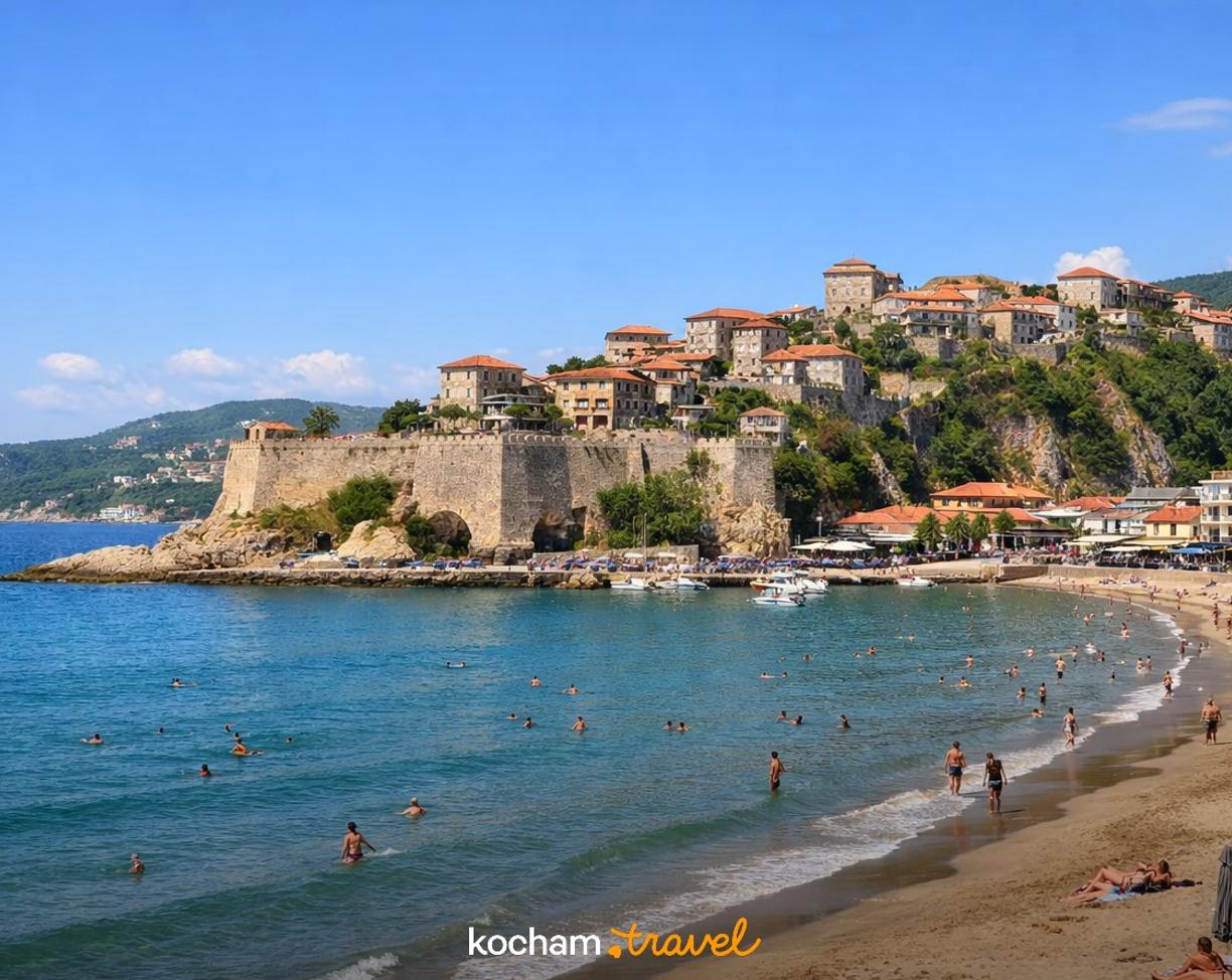 Ilustracja do tematu: Ulcinj: jak dojechać i gdzie spać — przejrzysty plan?