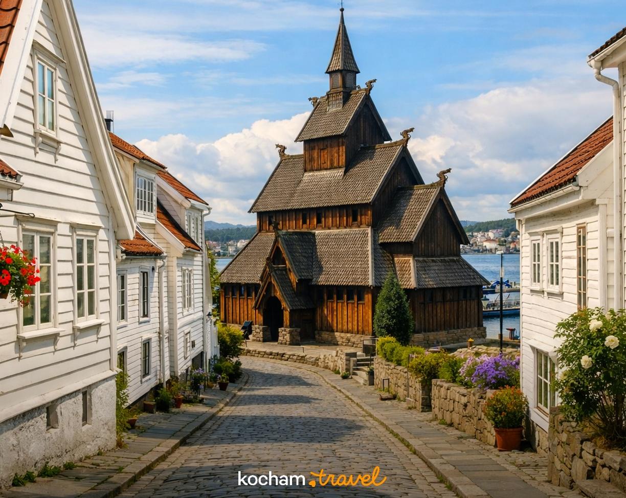 Ilustracja do tematu: Gotowy pomysł na urlop w Norwegii szlakiem zabytkowej drewnianej architektury w Stavanger