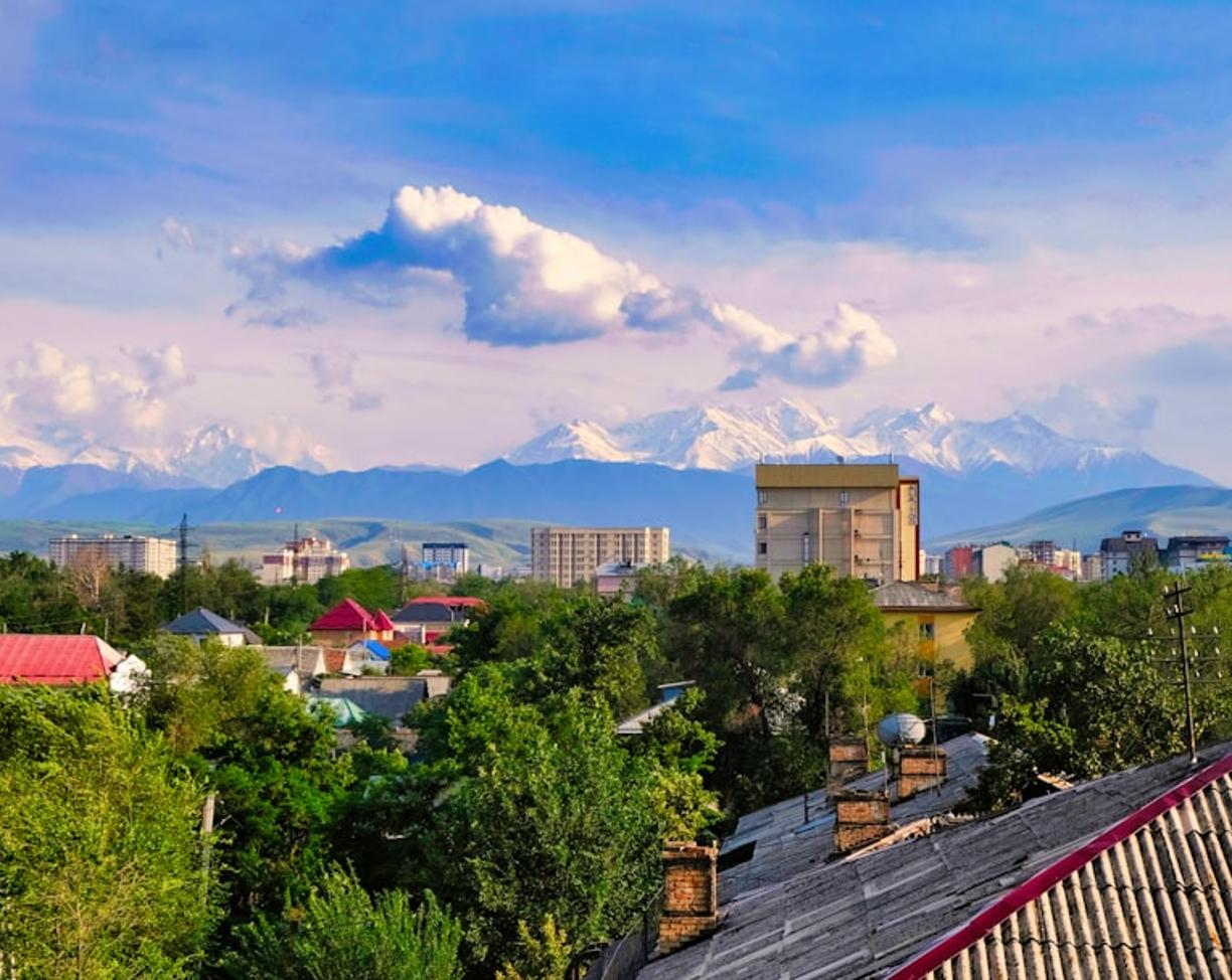 City Break w Tiranie: Co zobaczyć w kolorowej stolicy Albanii?
