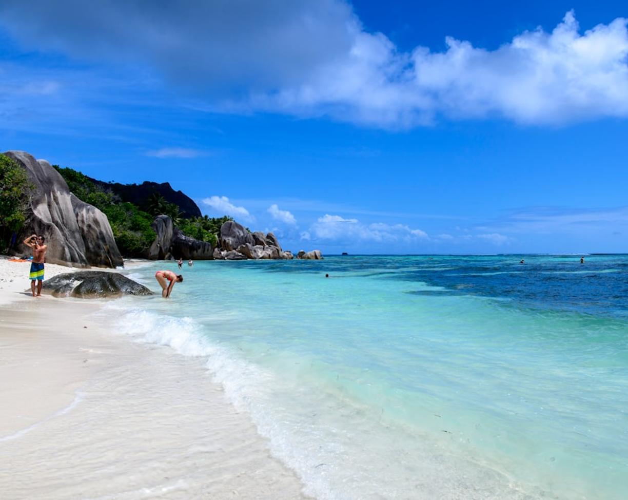 Ceny na Anse Lazio 2025/26: Jak zaplanować budżet na dzień na najpiękniejszej plaży Praslin?