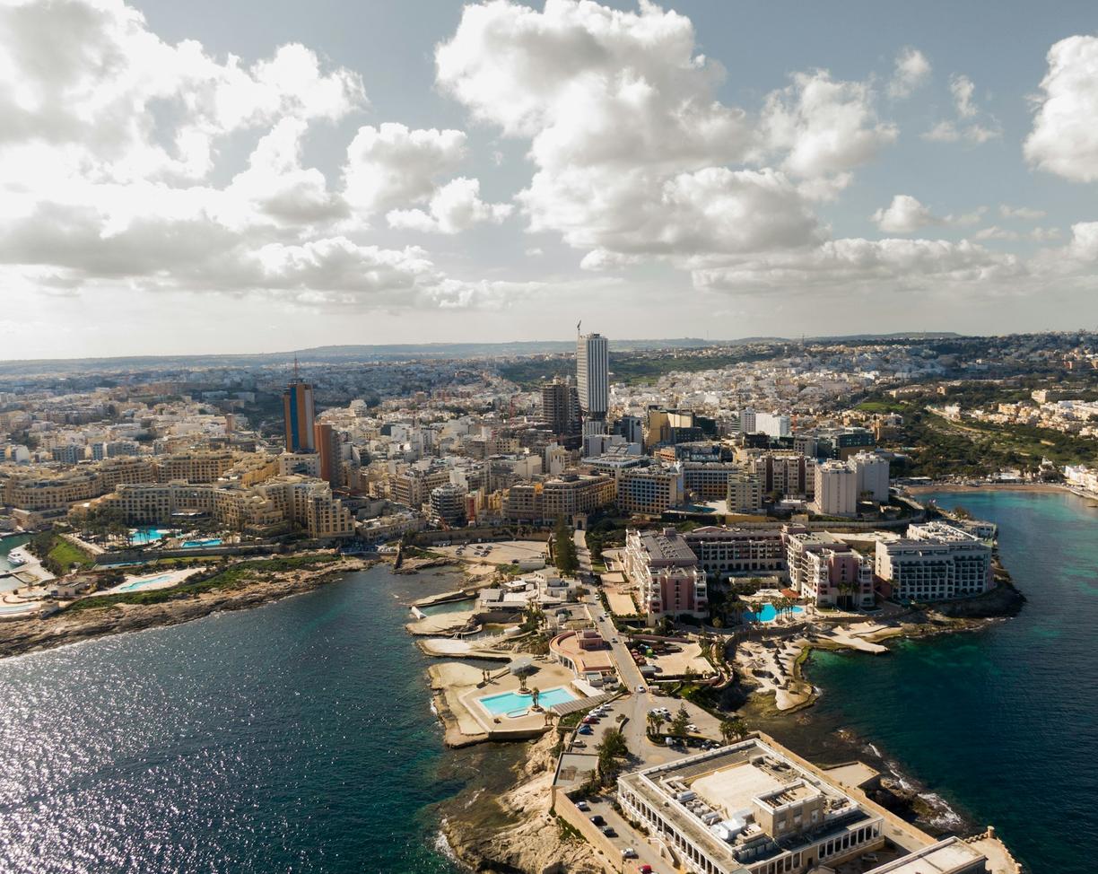 Malta. Sliema: jak dojechać i gdzie spać — przejrzysty plan?