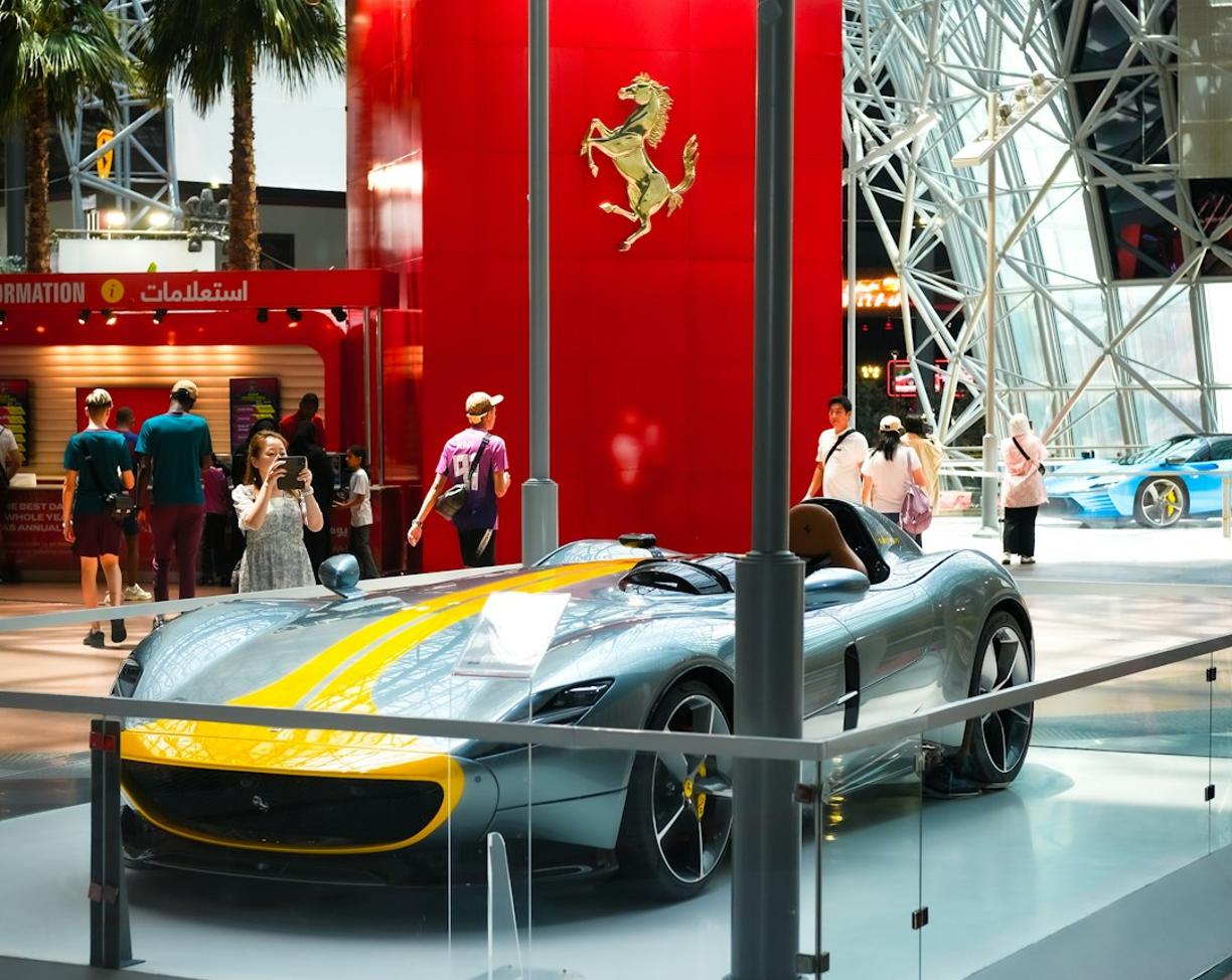 Abu Zabi z dziećmi: Ferrari World, parki wodne i inne atrakcje dla rodzin