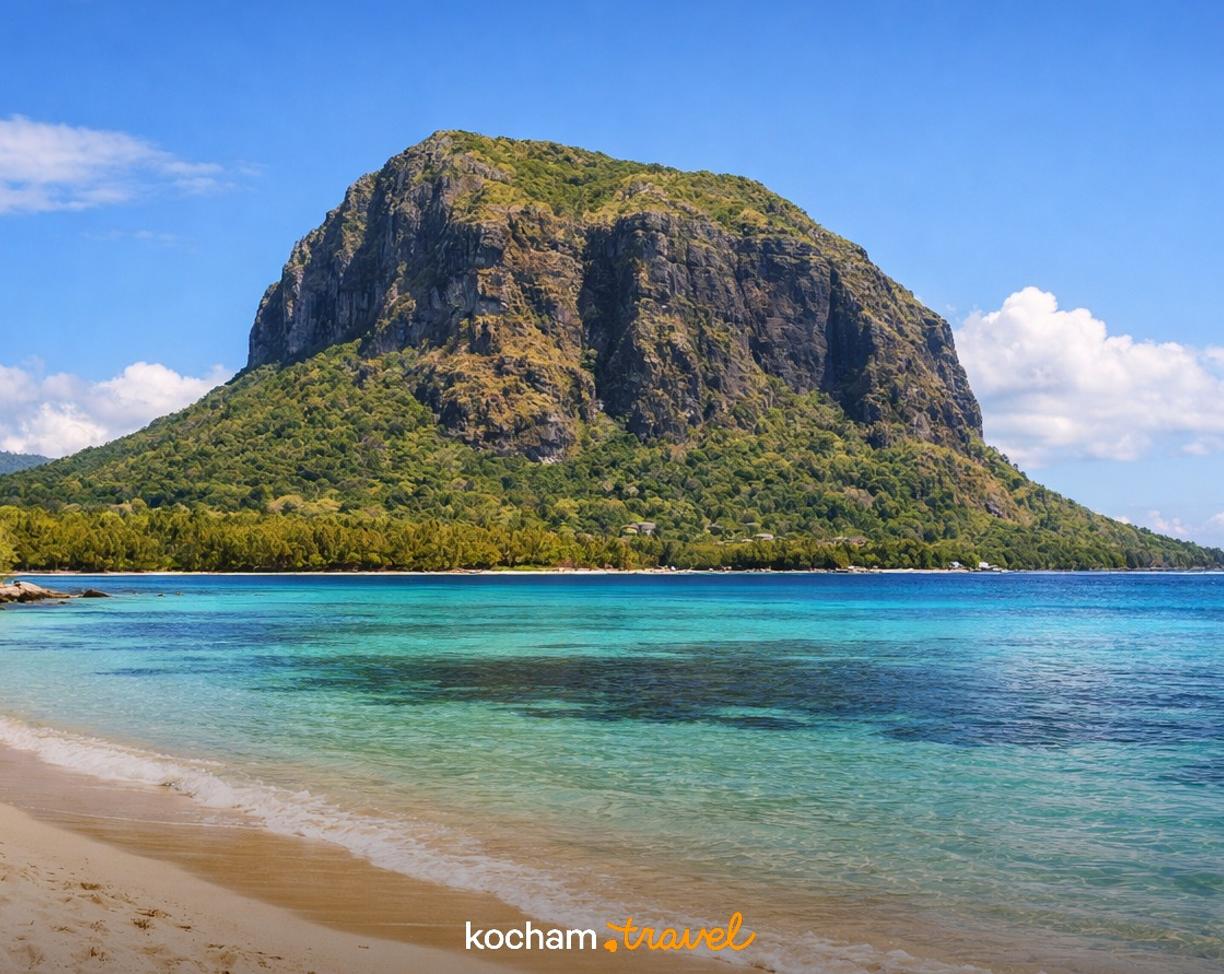 Ilustracja do tematu: Mauritius. Historia góry Le Morne Brabant i jej znaczenie na liście dziedzictwa UNESCO