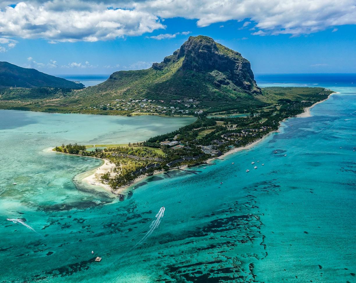Co zwiedzić na Mauritiusie? Ziemia Siedmiu Kolorów, wodospady i stolica Port Louis
