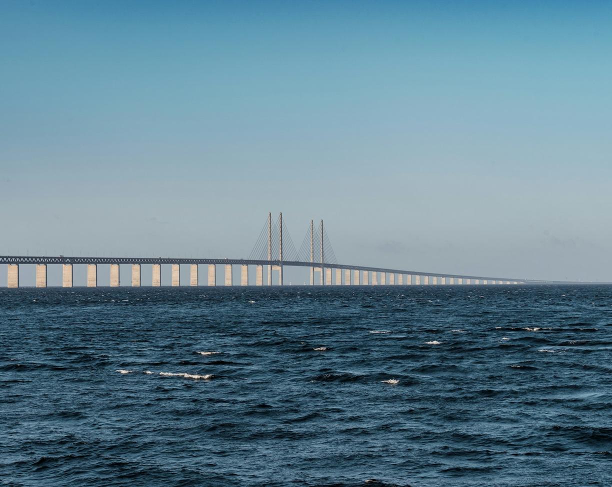 Jak dojechać z Malmö do Kopenhagi? Pociąg przez najdłuższy most w Europie