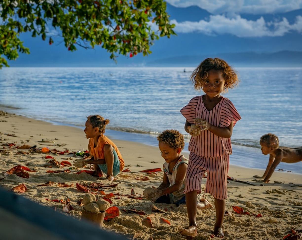 Eton Beach z dziećmi: Czy to bezpieczna plaża dla rodzin na Vanuatu?