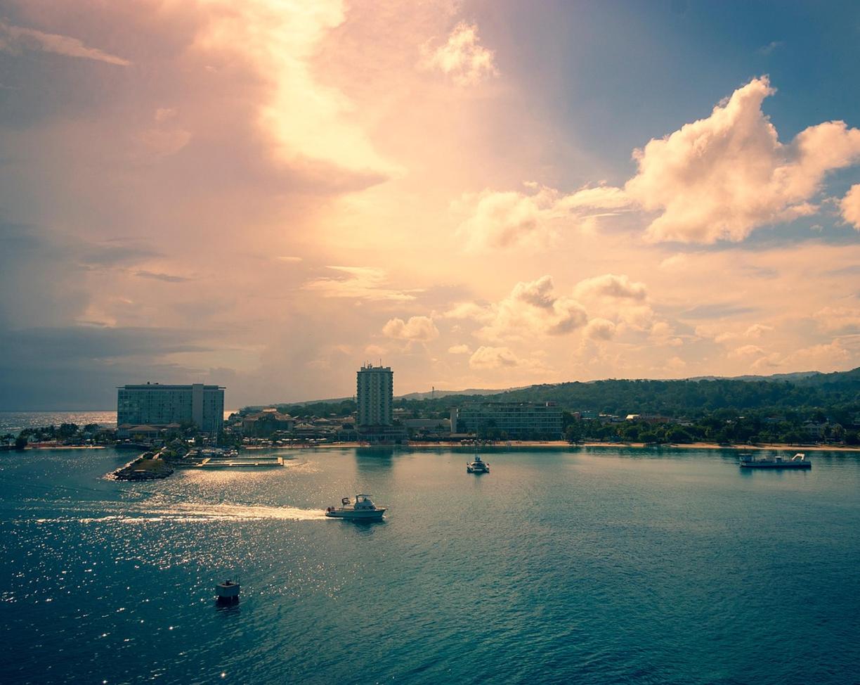 Ocho Rios: gdzie zjeść — lokalne klasyki i street food?