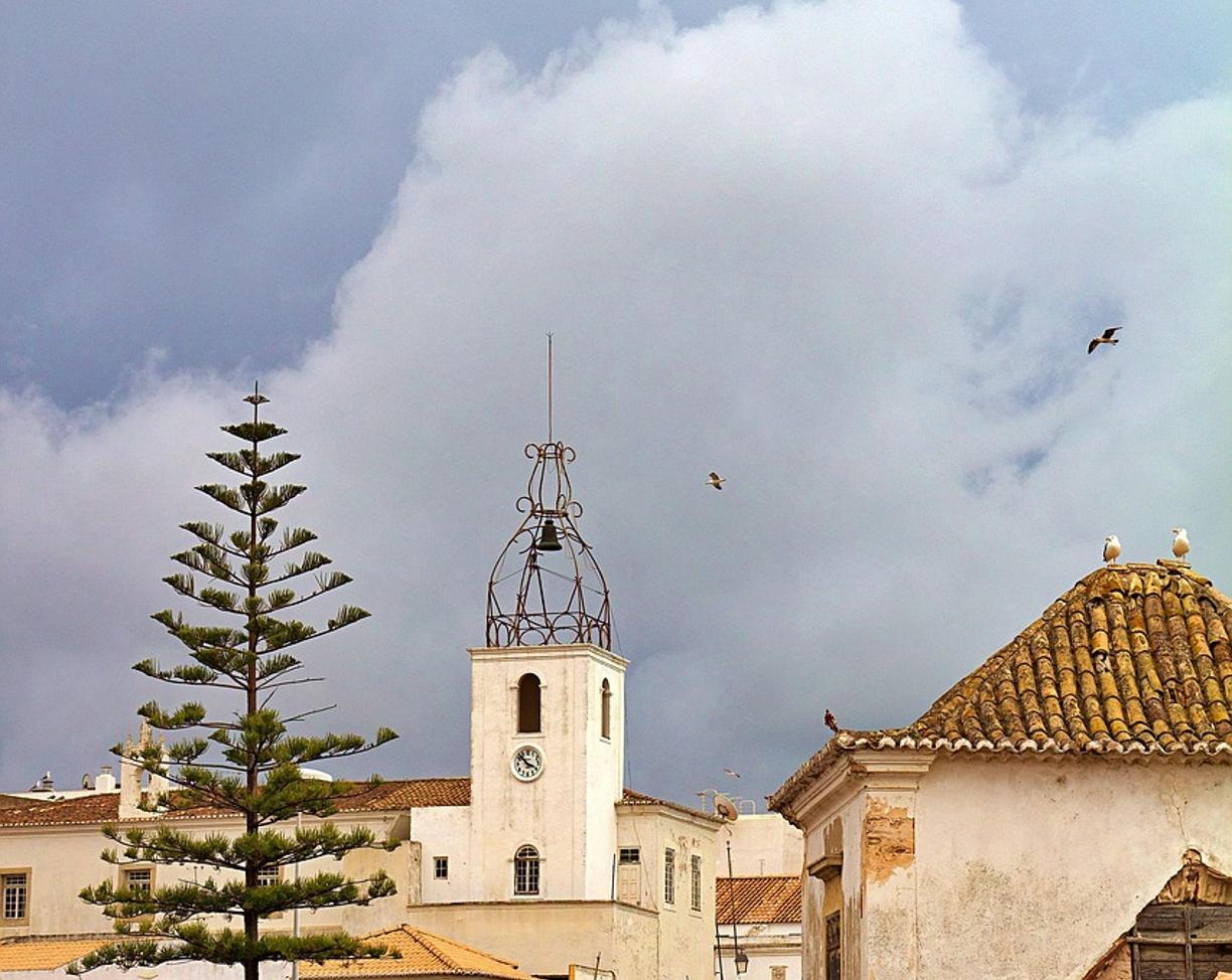 Albufeira: jak dojechać i gdzie spać — przejrzysty plan?