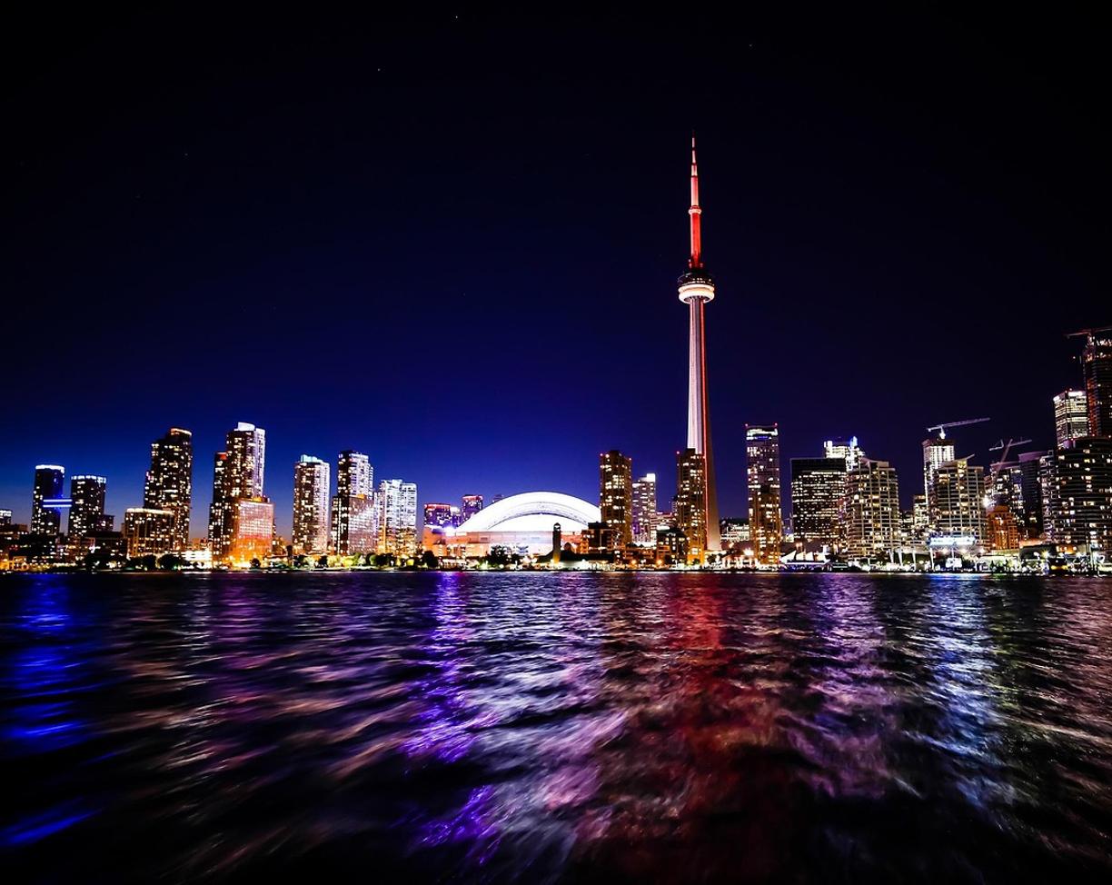 Toronto: jak dojechać i gdzie spać — przejrzysty plan?