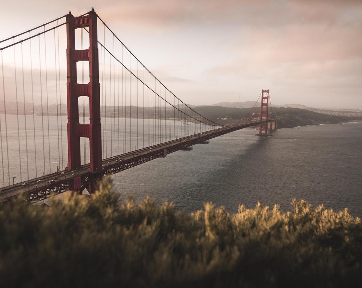 San Francisco: jak dojechać i gdzie spać — przejrzysty plan?