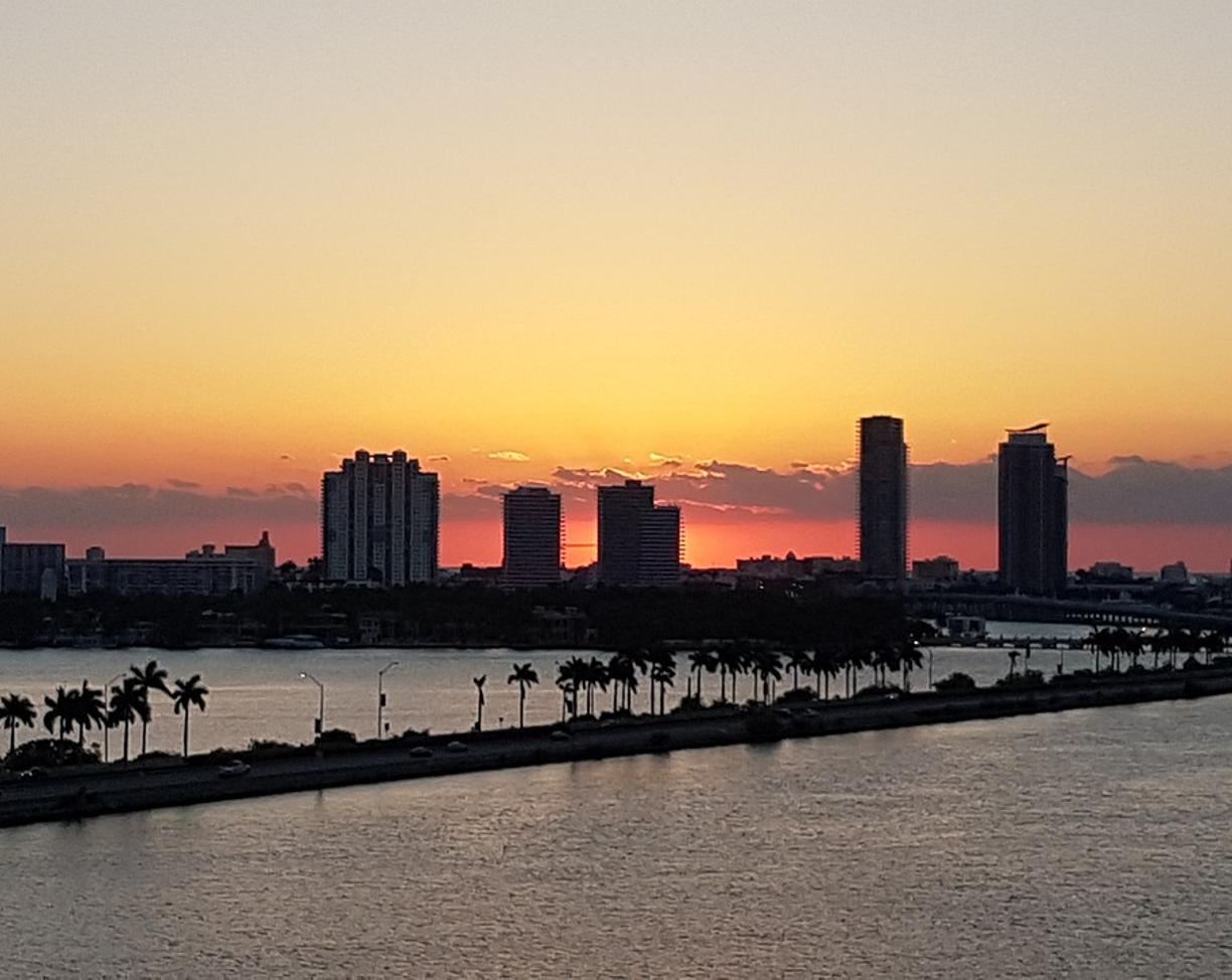 Miami: jak dojechać i gdzie spać — przejrzysty plan?