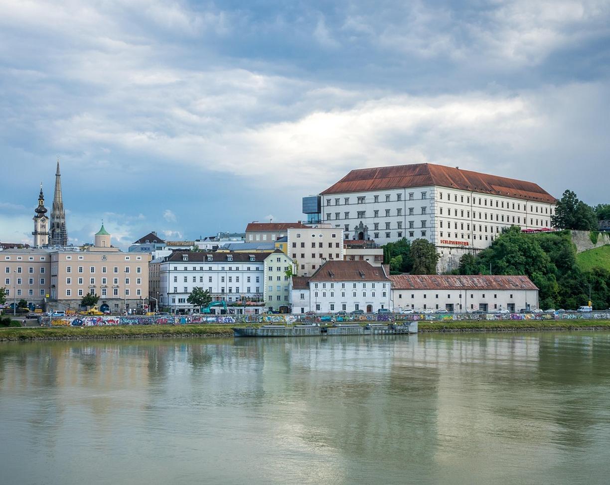 Linz: jak dojechać i gdzie spać — przejrzysty plan?