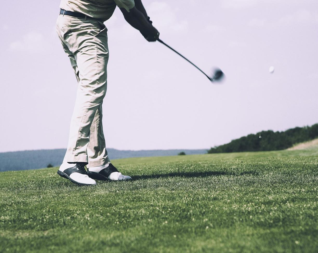 Październik–listopad: Fuerteventura – golfowy weekend (driving range + 9/18 dołków)