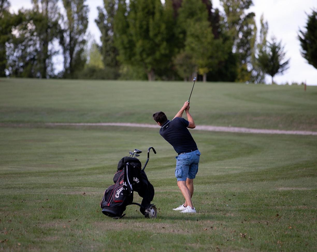 Jesienny golf trip: Oman – pakiety nocleg + green fee i logistyczne tipy