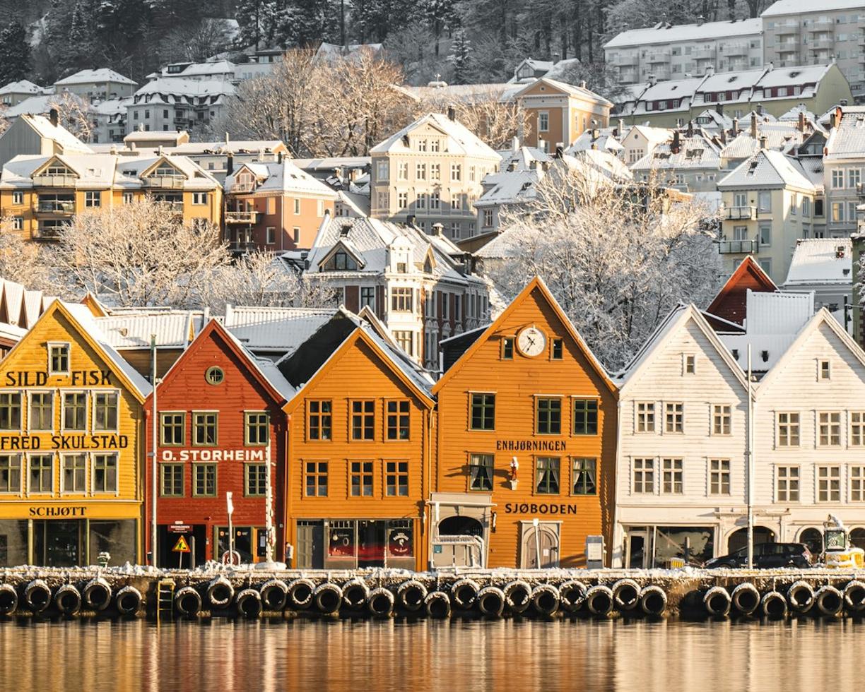 Norwegia. Gdzie szukać ochłody w Bergen? Miejskie kąpieliska i rejsy po fiordach